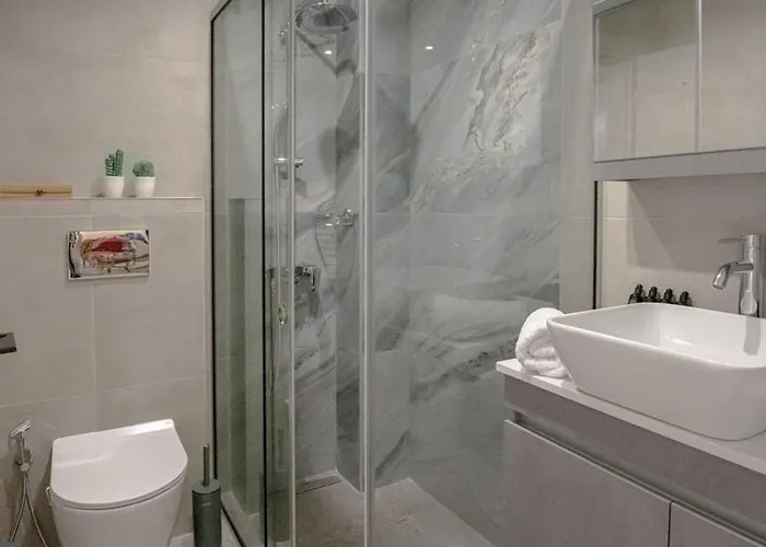 Апартаменти Luxury Chic Retreat *